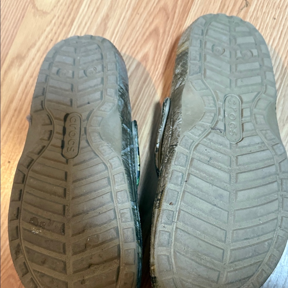 CROCS Men's Camo Fuzz Lined - Picture 4 of 5